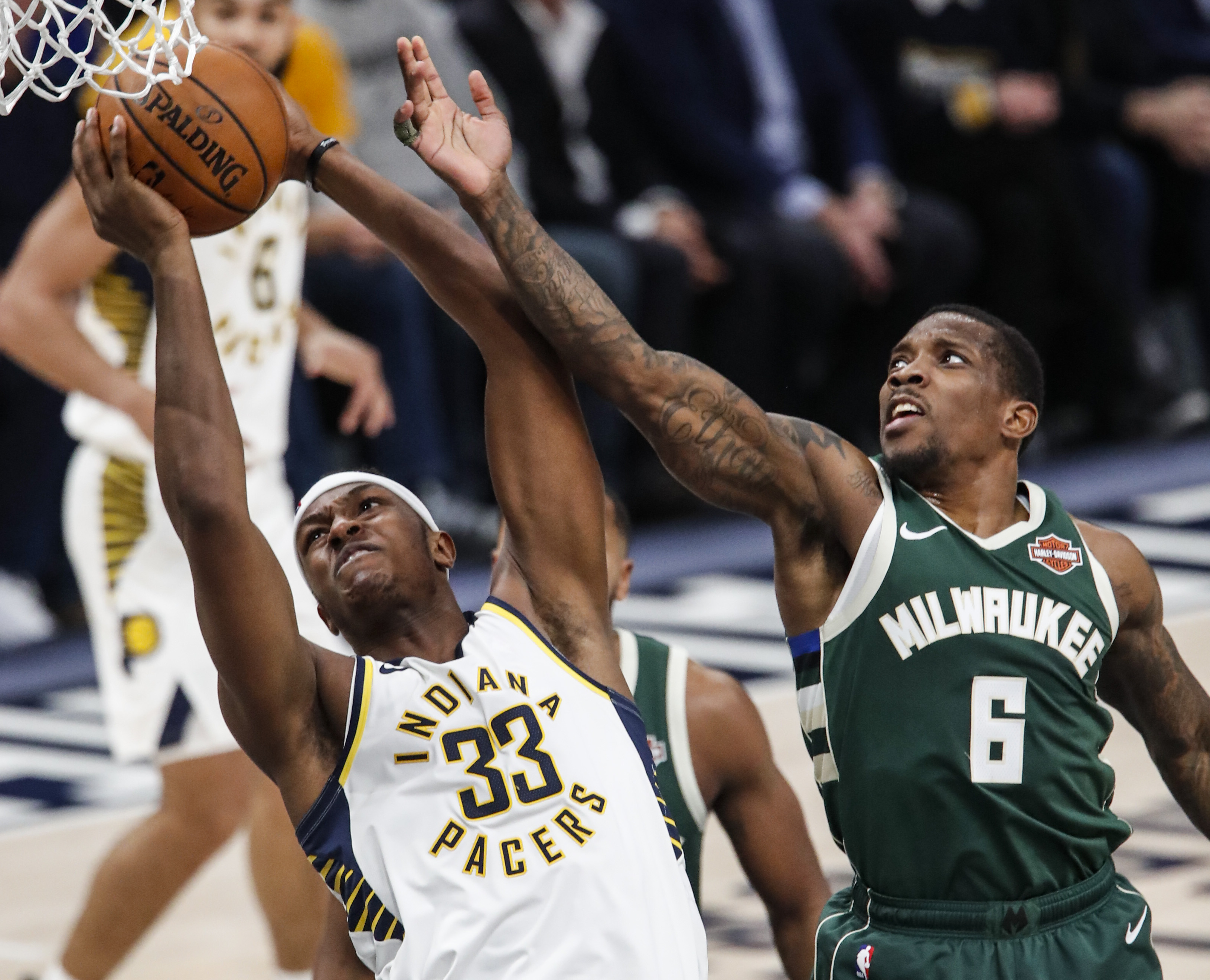 包含迈阿密热火迎NBA常规赛关键赛，冲刺阶段回应争议，气氛紧张，训练强度明显提升的词条