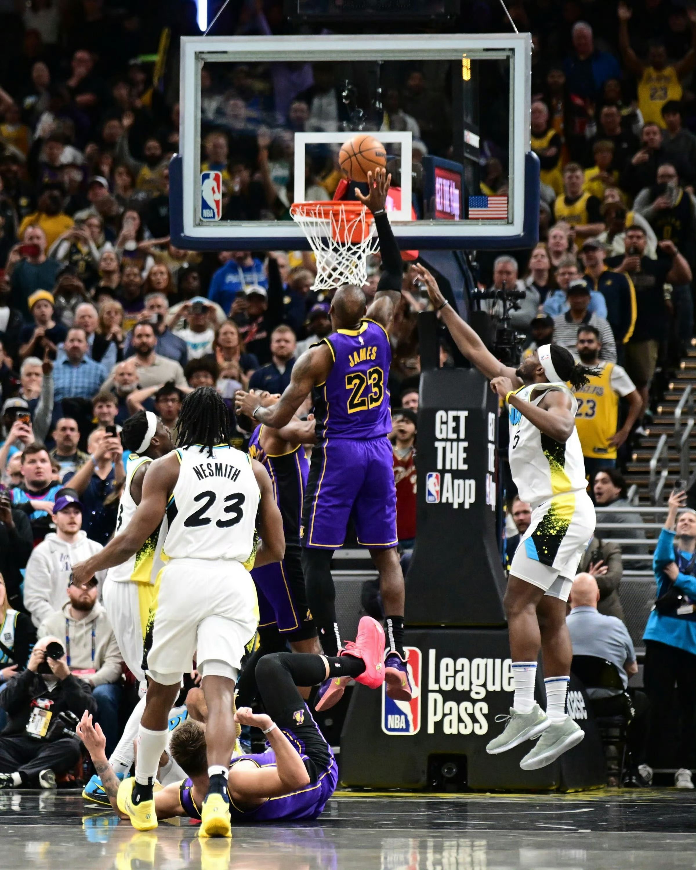 包含迈阿密热火迎NBA常规赛关键赛，冲刺阶段回应争议，气氛紧张，训练强度明显提升的词条